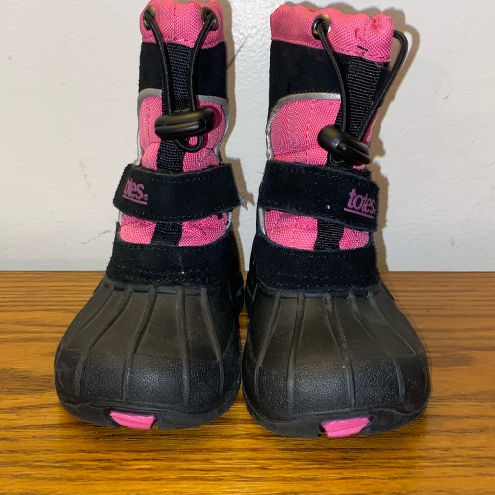 Totes pink snow boots